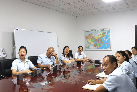 CNC fazendo à máquina personalizado das peças do CNC que gerencie a trituração para a indústria automóvel